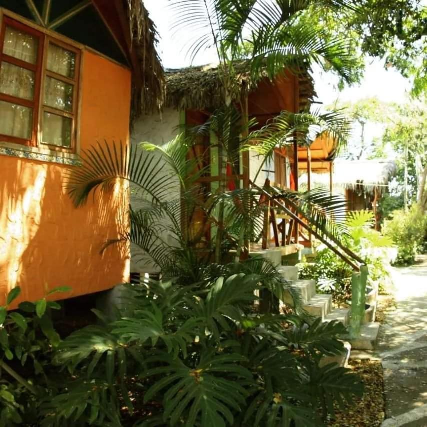 Hosteria Cabanas Itapoa Puerto Lopez Exterior photo